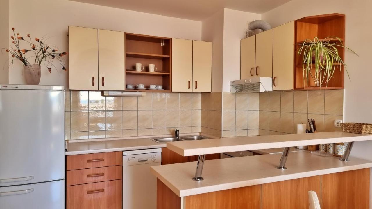 Apartment Cesarica โอมิช ภายนอก รูปภาพ