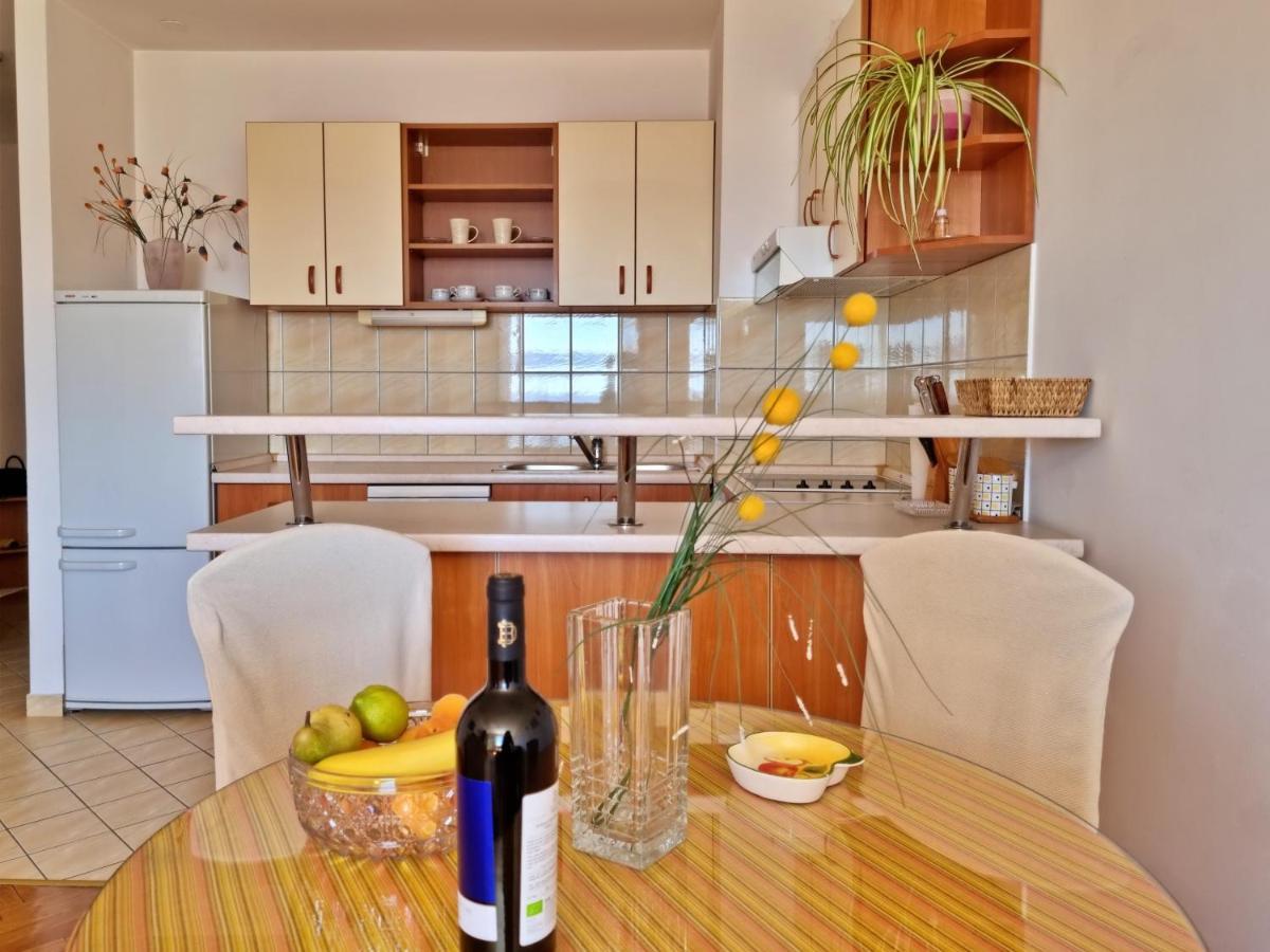 Apartment Cesarica โอมิช ภายนอก รูปภาพ