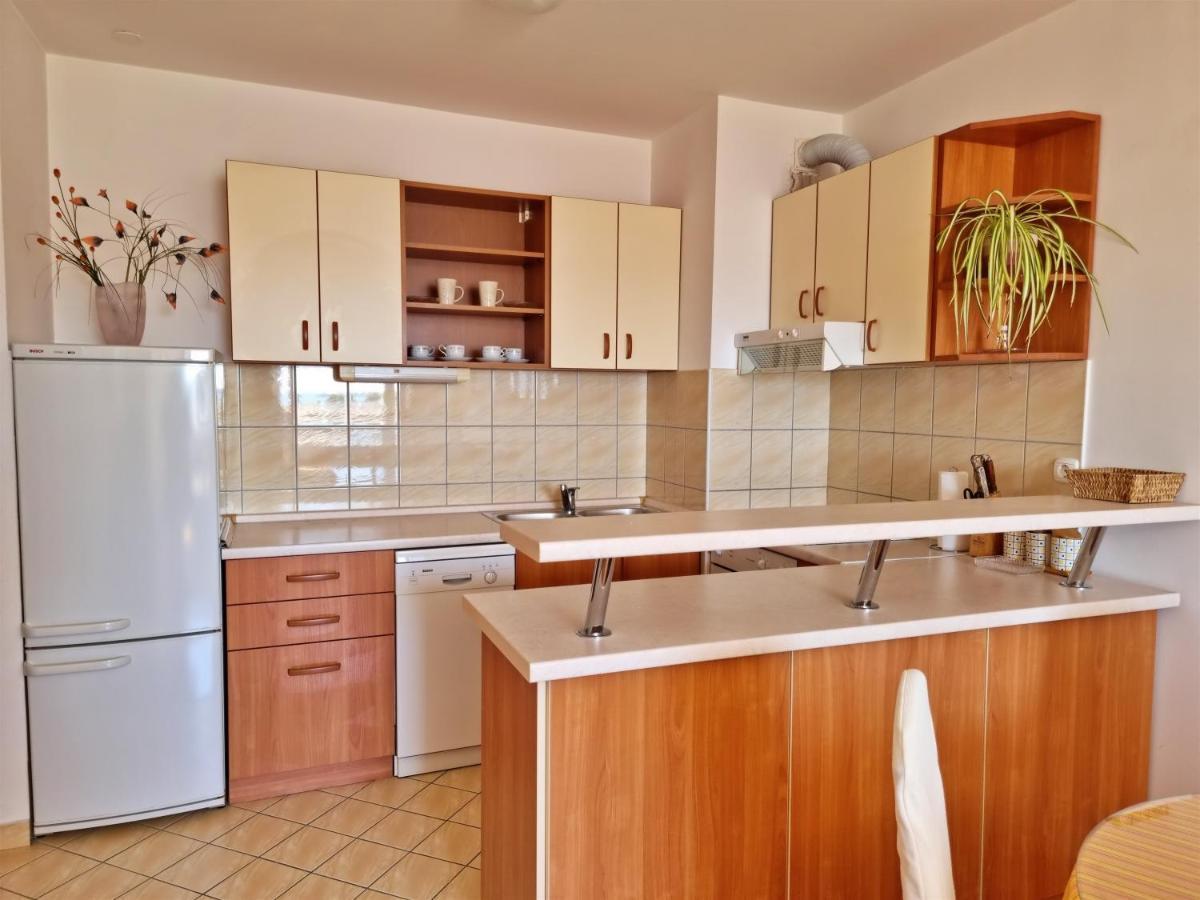 Apartment Cesarica โอมิช ภายนอก รูปภาพ